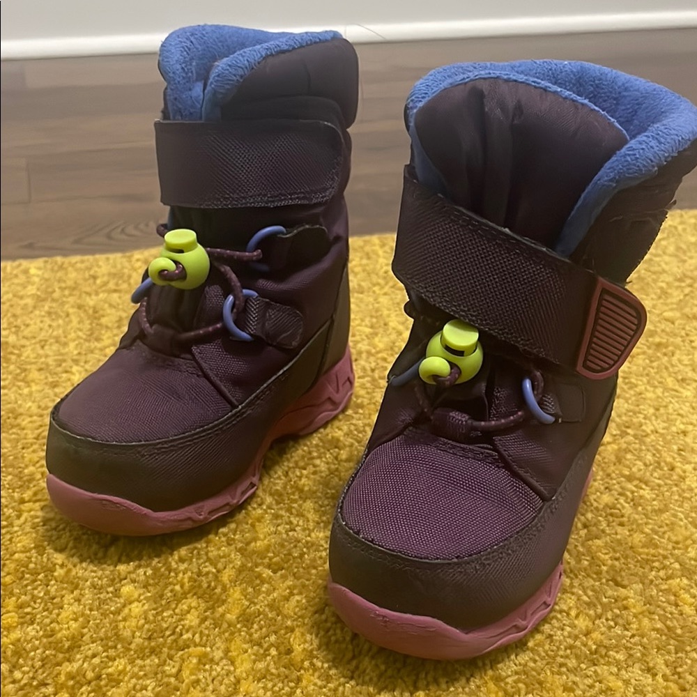 The Slinky plum waterproof winter boot from Cougar, size 7 toddler